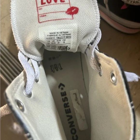 Girls converse - Picture 4 of 5